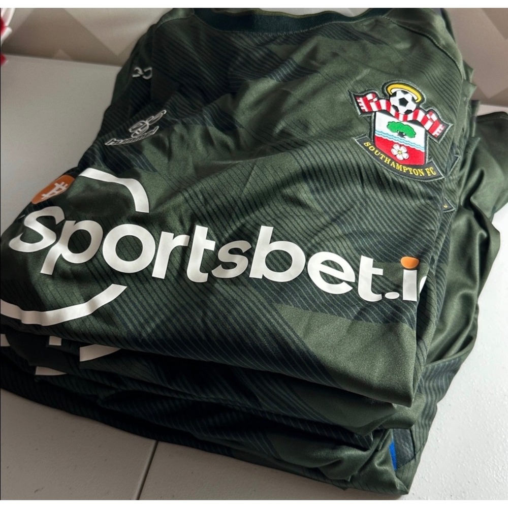 Hummel Southampton FC Olive Green Third Jersey Mens Sportsbet Soccer Shirt US XS - Picture 3 of 3